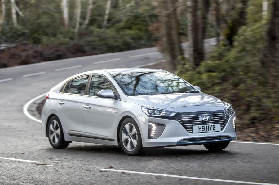  Hyundai IONIQ plug-in hybrid (AE) 2017 года  (UK) (фото 16 из 34)